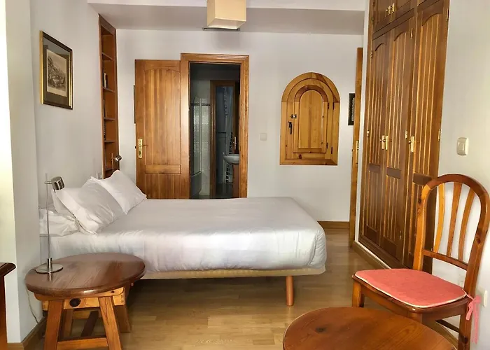 Luminous Loft In Historic Centre דירה גרנדה